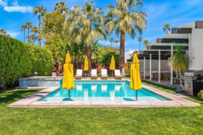 Mid-Century Home, 5-min to downtown, HUGE Pool & Spa